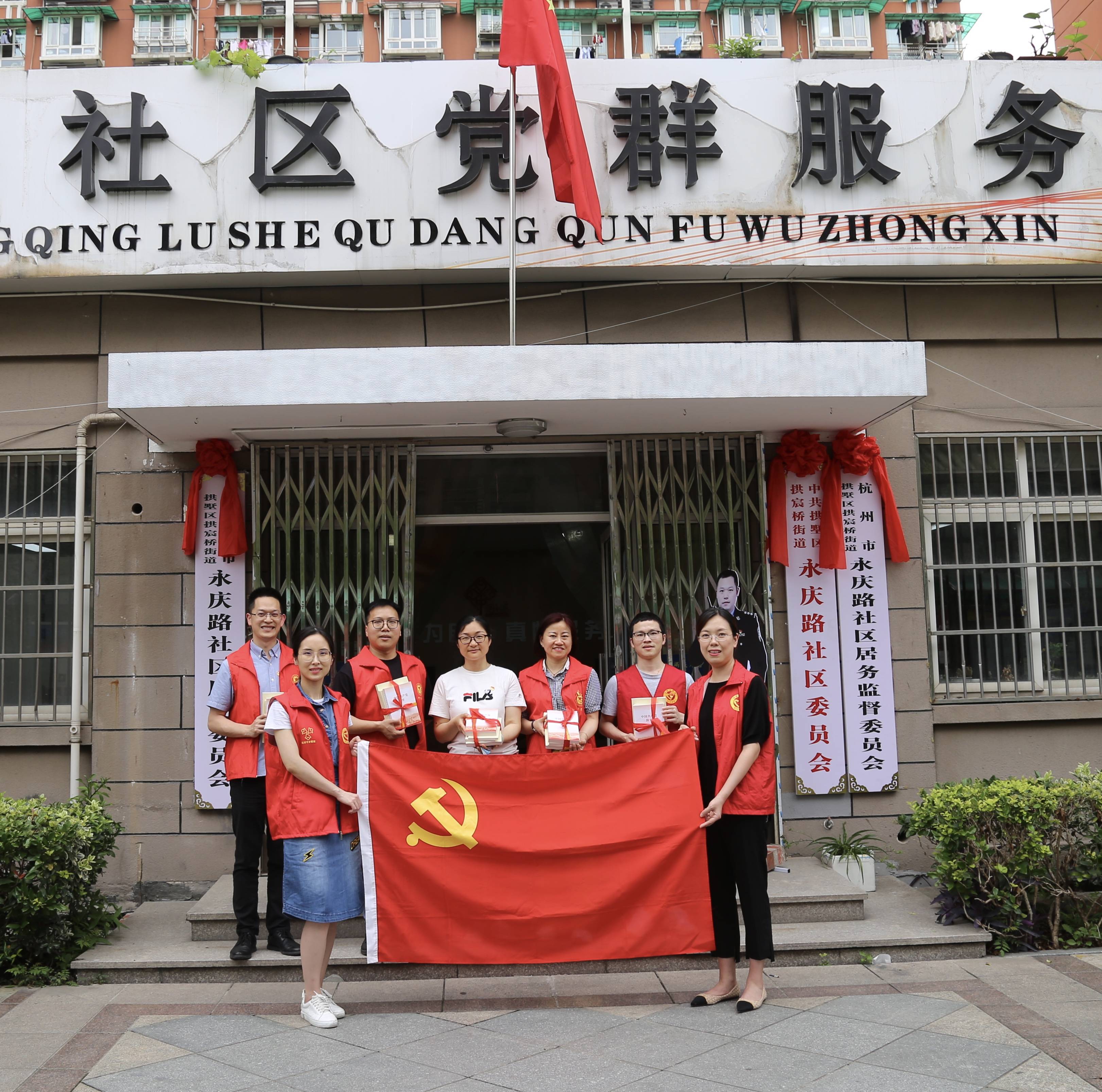 志愿服務(wù)進(jìn)社區(qū) 送學(xué)上門(mén)暖人心